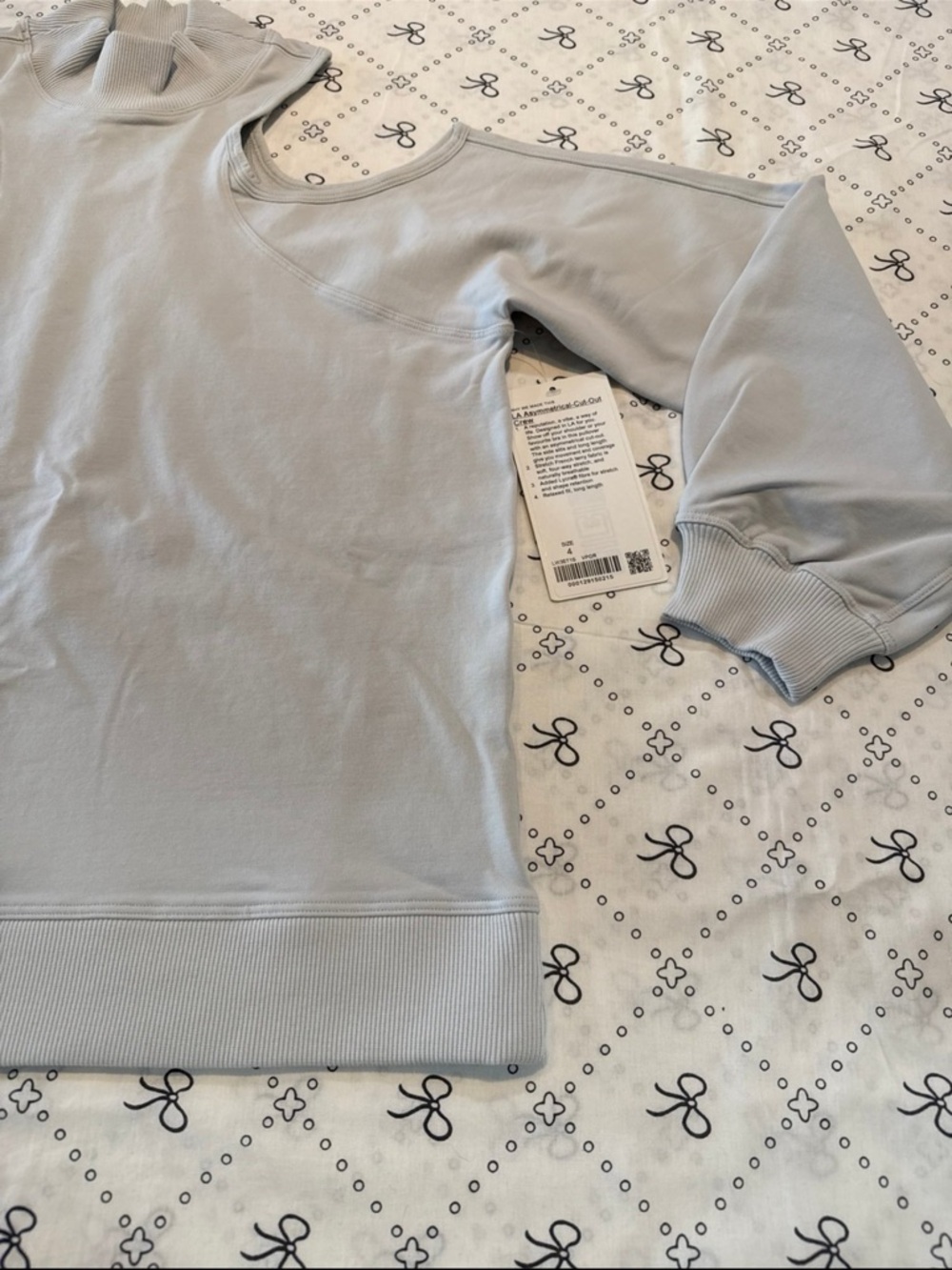 Lululemon NWT grey LA Asymmetrical-Cut-Out Crew size 4 - Picture 3 of 10
